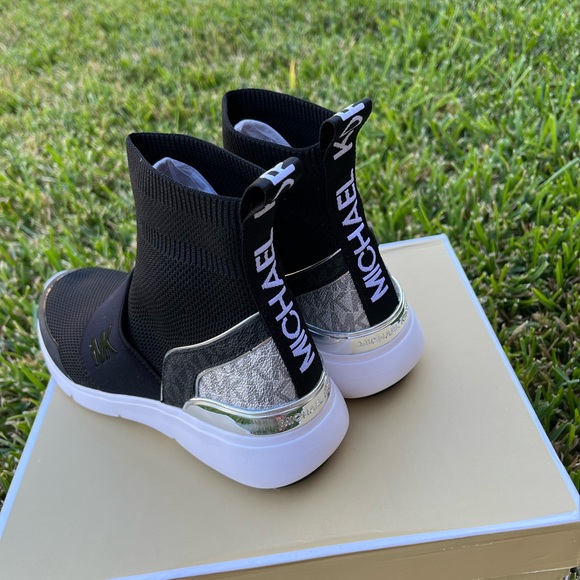 Michael Kors Sterling Bootie Textured Knit Black/Silver - Picture 3 of 4